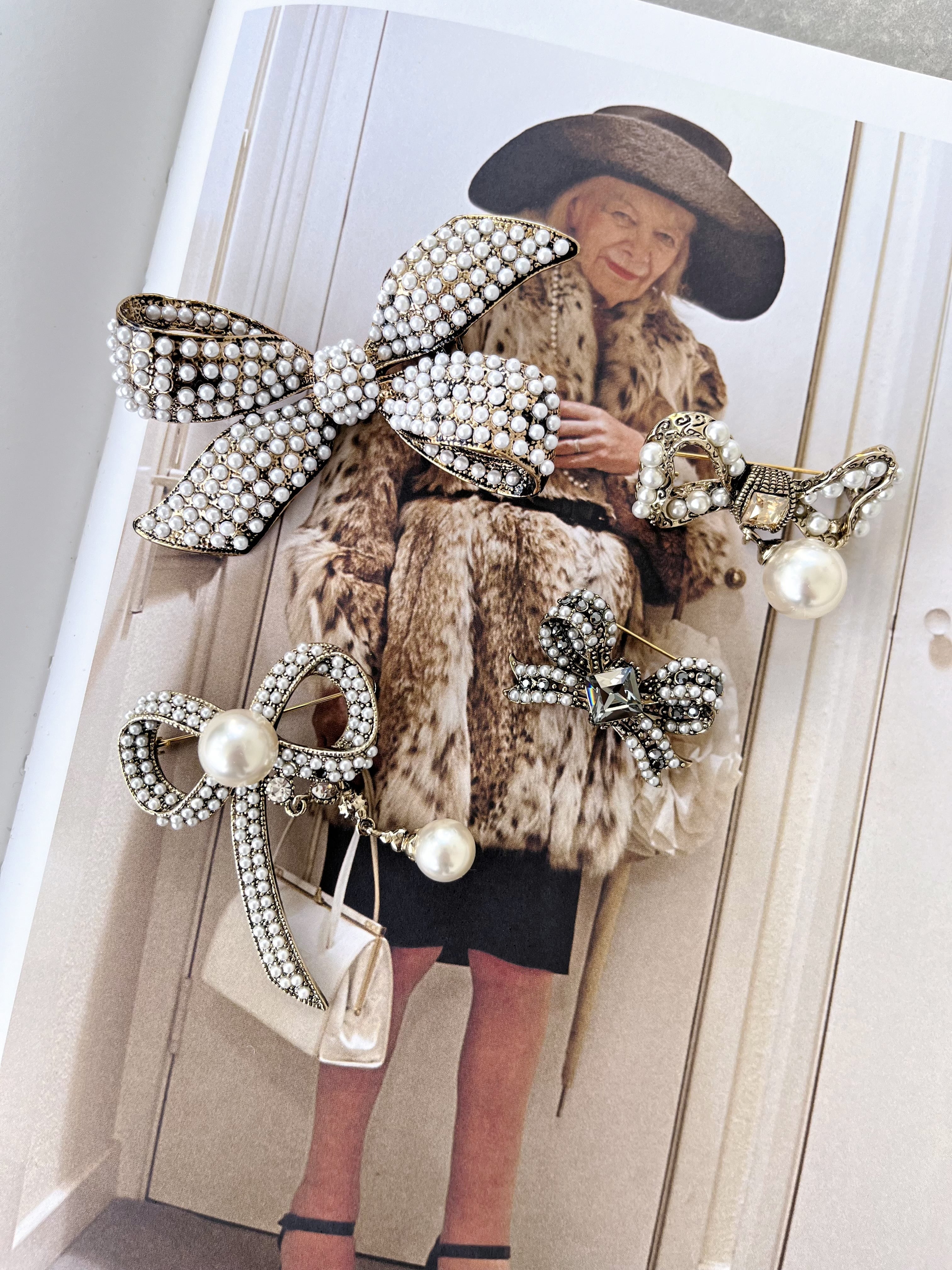 Bilitis dix-sept ans Ribbon Broach（M） | KOKO