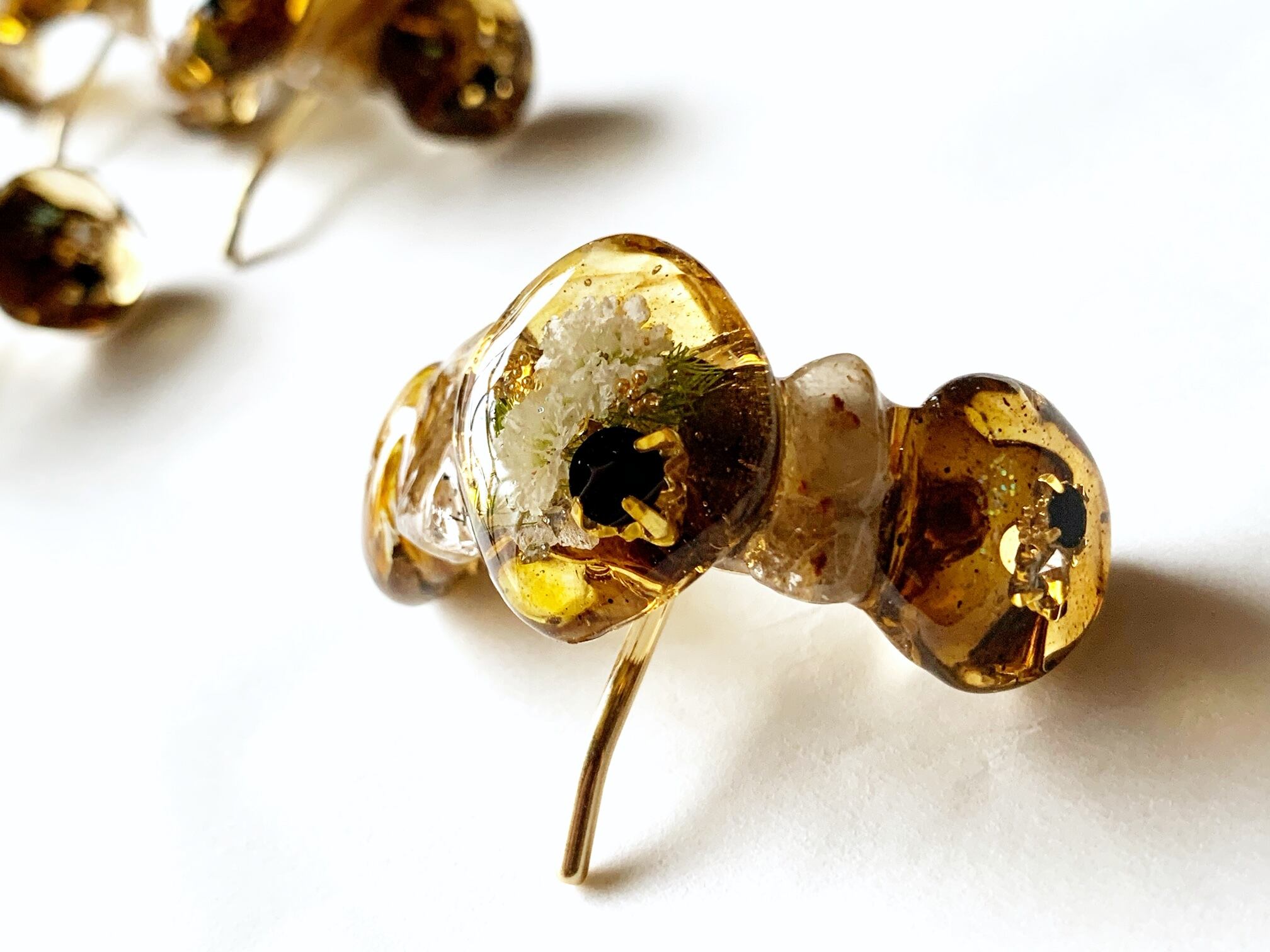 幸運 の花言葉を持つかすみ草 強運を引き寄せるルチルクォーツ ポニーフック Canoha