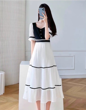 エレガント 定番の黒白フレアワンピース