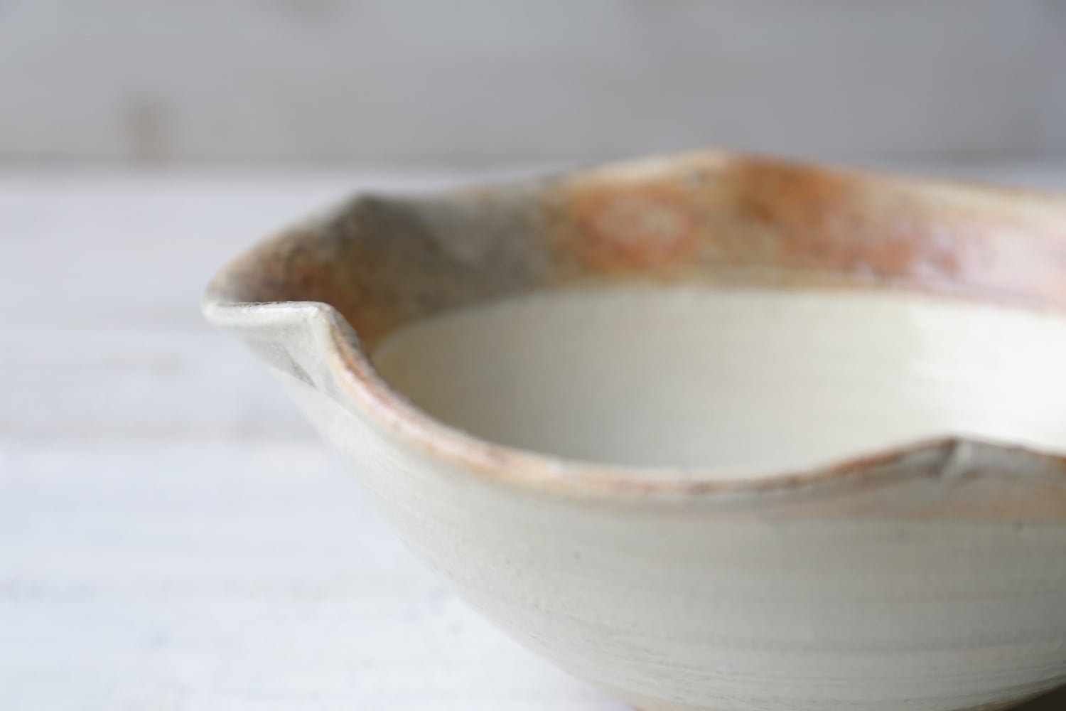 渕荒粉引 7寸輪花鉢 | 古谷製陶所