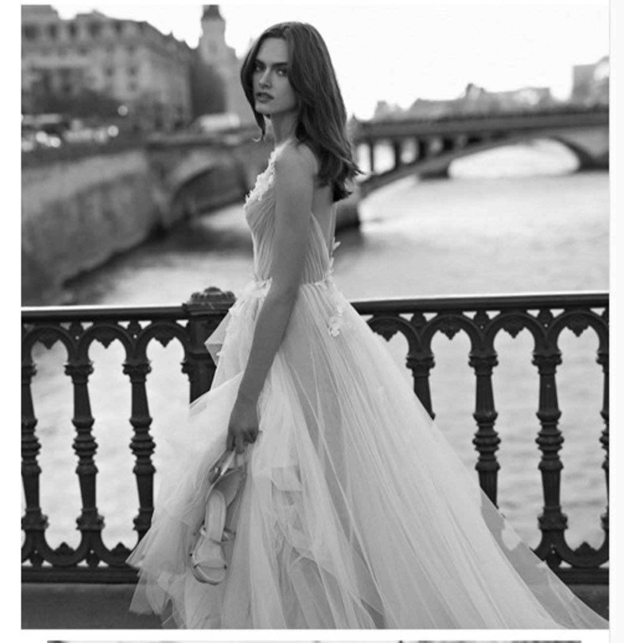 美品！ウエディングドレス イブニングドレス ホワイト 優雅な  