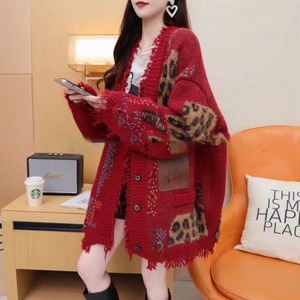 レディース ニット カーディガン アウター 上着 羽織 前開き 長袖 萌袖 オーバーサイズ  フェミニン ポケット ボタン ダメージ かわいい 大人可愛い きれいめ シンプル カジュアル 上品 おしゃれ レトロ こなれ感 ラフ ガーリー 個性的 モダン 存在感 抜け感 ラブリー キュート ヒョウ柄 レオパード 柄 秋 冬 学生 学校 通学 デート お出かけ お泊まり 女子会 休日 ガーデン ショッピング カフェ 重ね着 普段使い 着回し レイヤード ゆったり フリーサイズ 黒 ブラック カーキ レッド