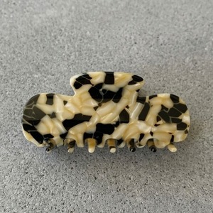 AURA Puffy Clip / Beige Black