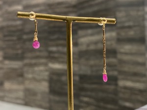 アシメー♡小さなルビーアシンメトリーピアス/イヤリング