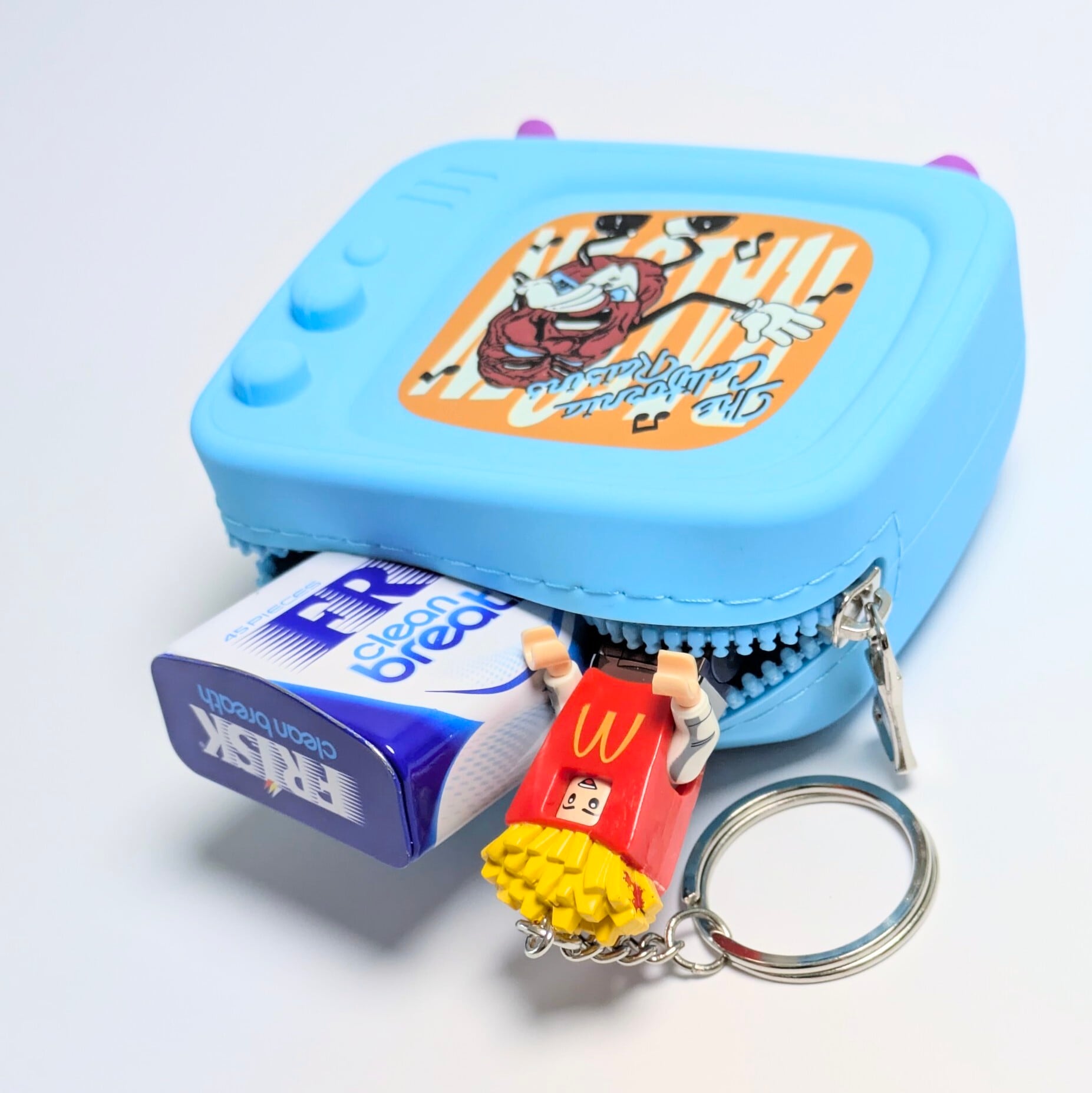 【 California Raisins( カリフォルニアレーズン ) 】SILICONE POUCH ( シリコーンポーチ ) TV / テレビ型 / 小物入れ / コインケース / コスメポーチ 〚アメリカン雑貨 アメトイ〛