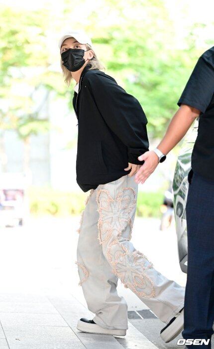 【SURGERY】surgery clover logo patch jeans 'cream' ☆SEVENTEEN ジョンハン 着用!!【surgery】surgery clover