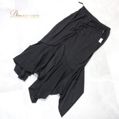 社交ダンス 衣装 スタンダード ラテン スカート レッスンウェア 練習着 オールシーズン チャコット Chacott 黒 無地 シンプル 上品 可愛い モノトーン ブラック系 伸縮性 日本製 エレガント フレア ステージ用 ダンスウェア 動きやすい トレーニング コスチューム 制作生地 脚長効果 着こなし 衣装選び