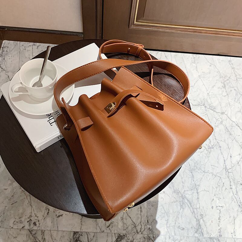 スタンダードオータムウィンターワンショルダー レトロ 秋物 冬物 手作りハンドバック9028015802