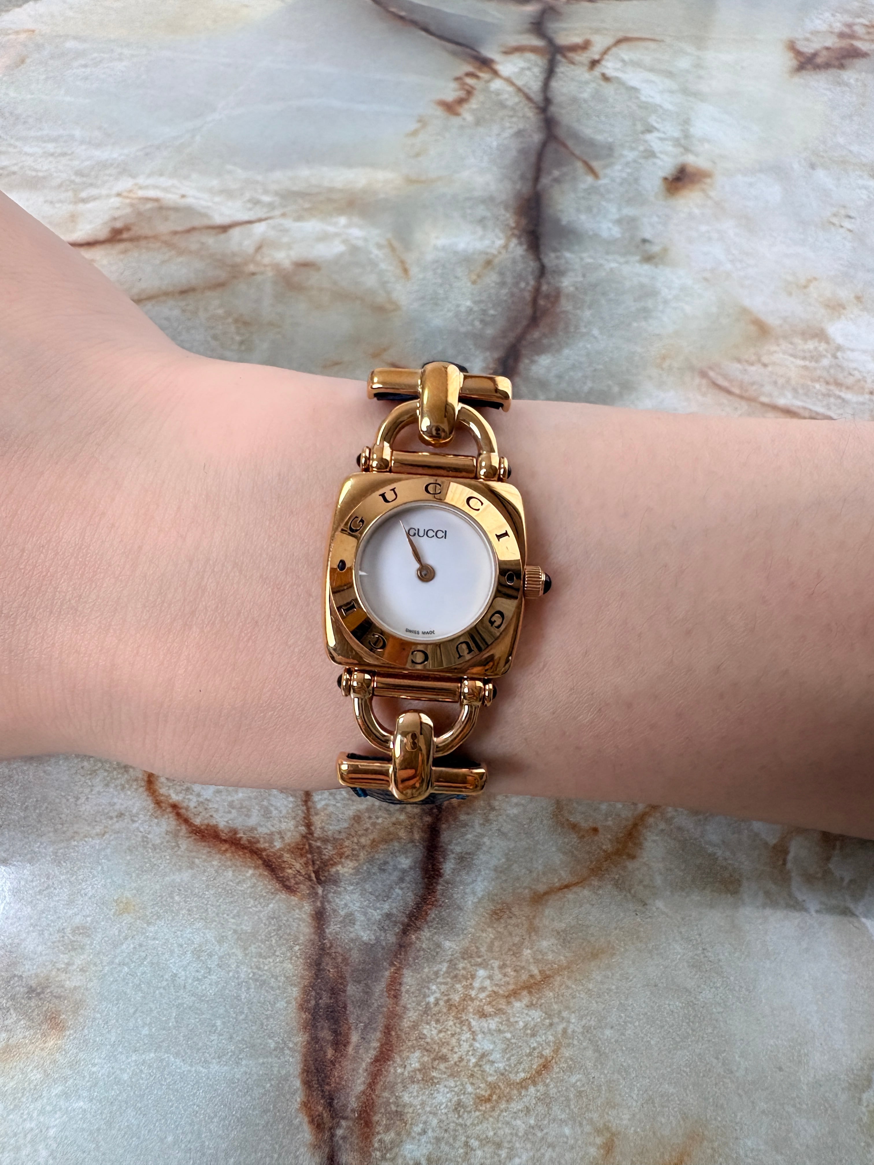 GUCCI グッチ 腕時計 ゴールド×ブルー ホースビット レザー ロゴ