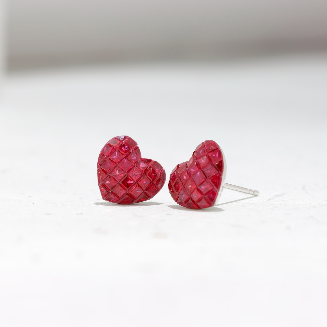 ミステリーセッティング ルビー ピアス K18(WG) / 4.710ct