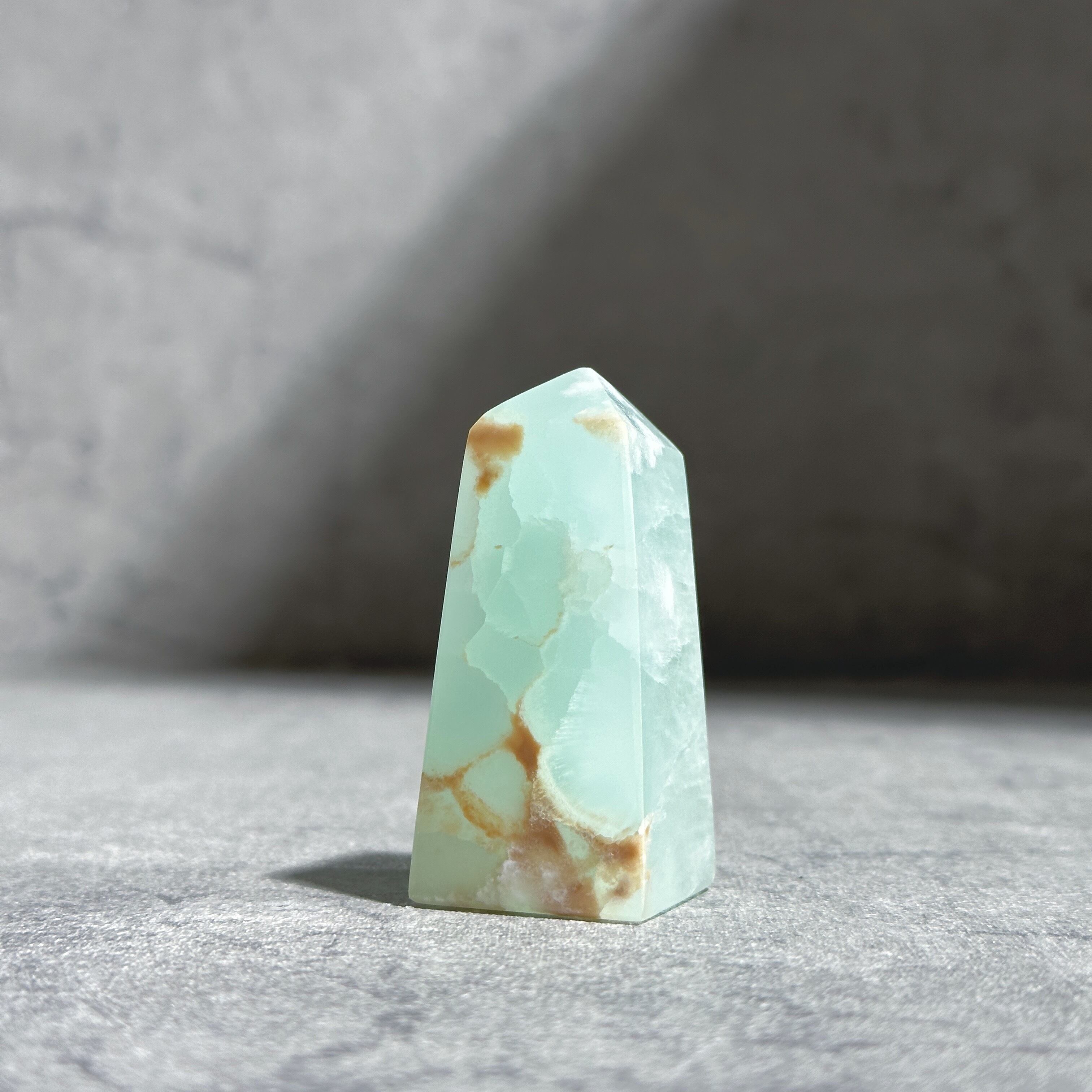 【高品質】カリビアンブルーカルサイト タワー21◇ Caribbian Blue Calcite ◇天然石・鉱物・パワーストーン