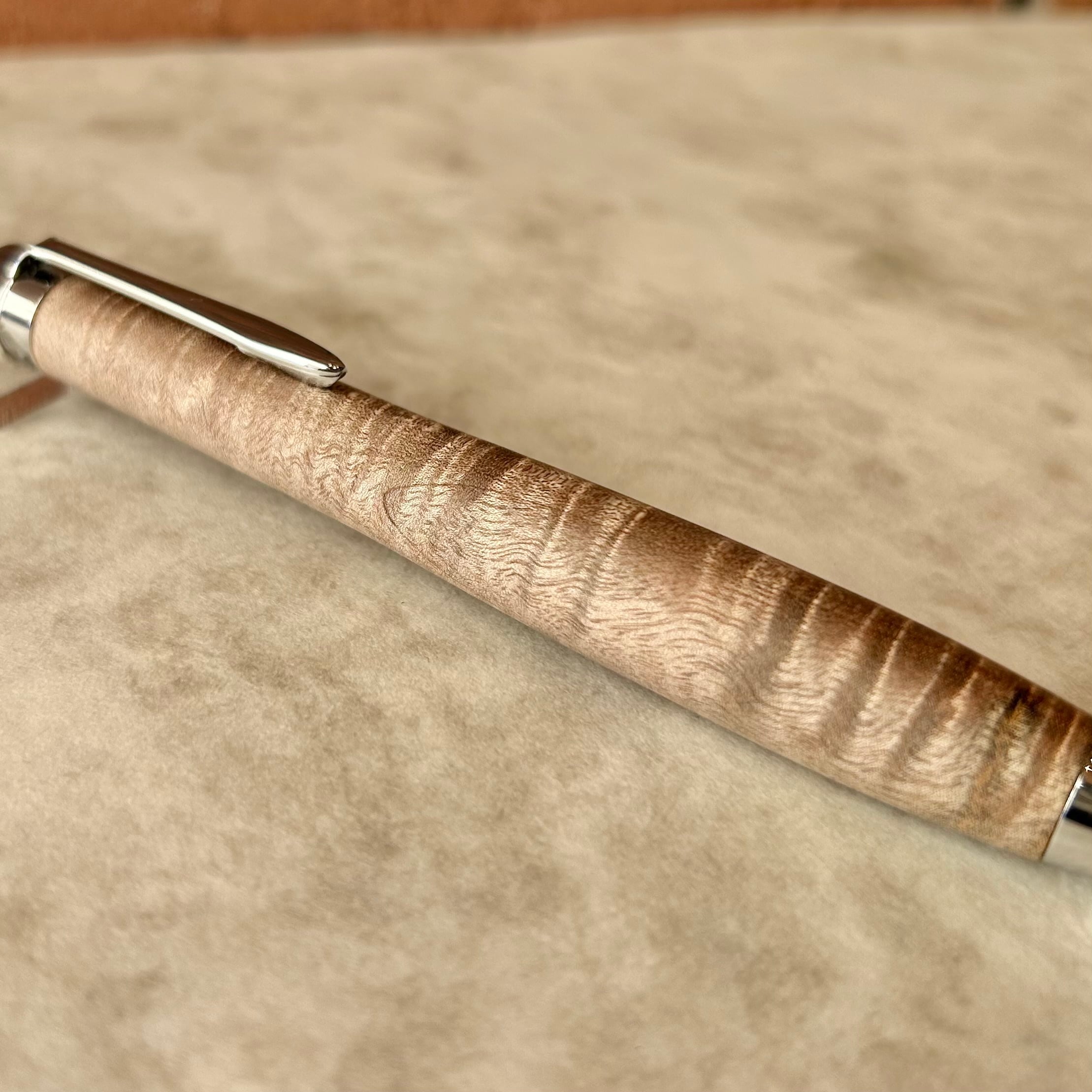 こぶた工房【ジェニュインマホガニー 特上杢】 ボールペン換装可