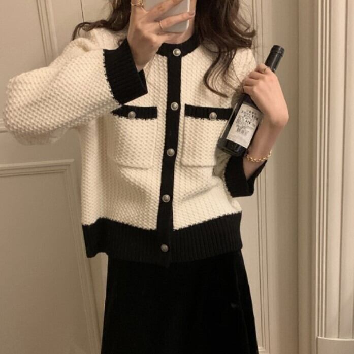 トップス レディース ニット セーター カーディガン ショート丈 長袖 ボタン かわいい 大人可愛い きれいめ 大人 上品 おしゃれ お洒落 ラブリー キュート ガーリー 主役級 存在感 フェミニン 無地 秋 冬 20代 30代 40代 ビジネス OL 通勤 学生 通学 デート 女子会 休日 着回し 普段使い 重ね着 韓国 韓国系 送料無料 ファッション コーデ スタイル モテ S M L XL ゆったり ゆる 白 ホワイト 黒 ブラック 灰色 グレー バイカラー 配色