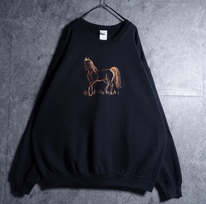 “GILDAN” Black Horse Embroidery Design Sweat