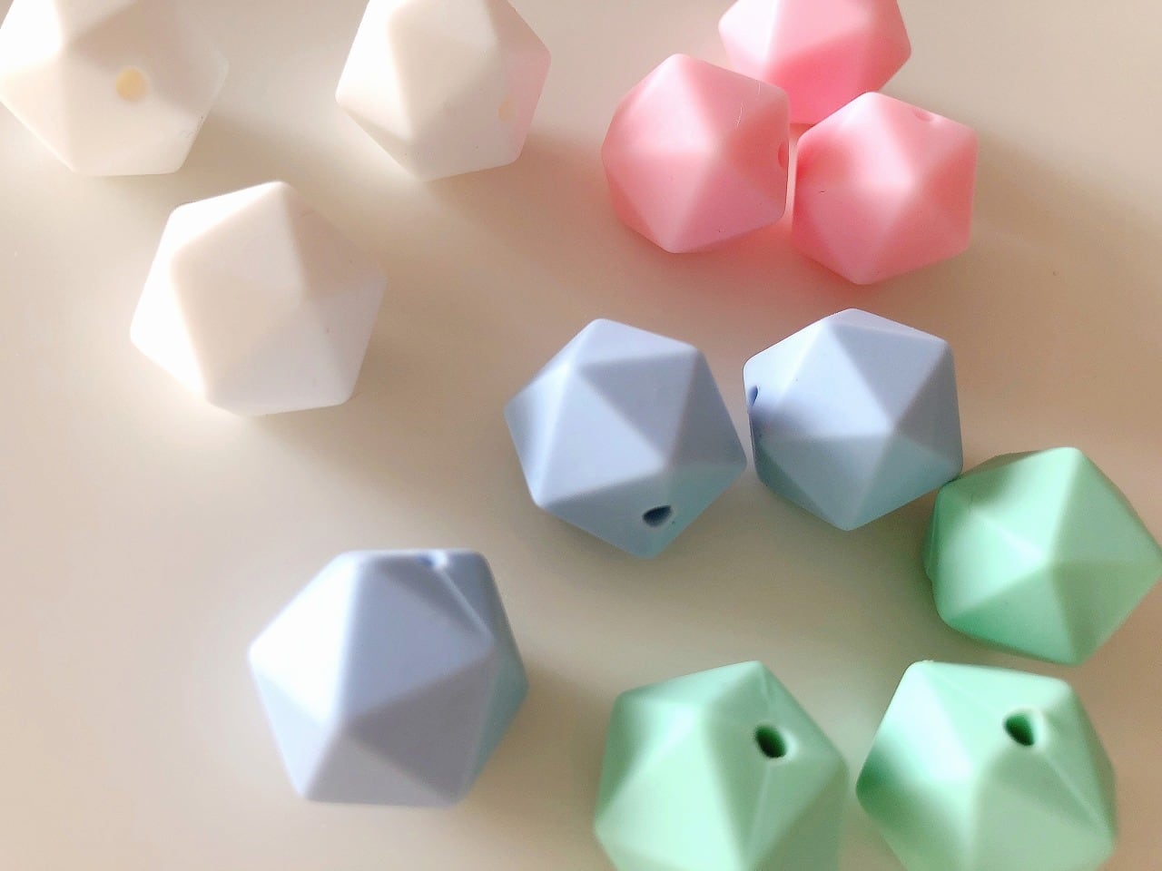 シリコンビーズ ヘキサゴン 14mm 1個 | プーちゃんのパーツショップ