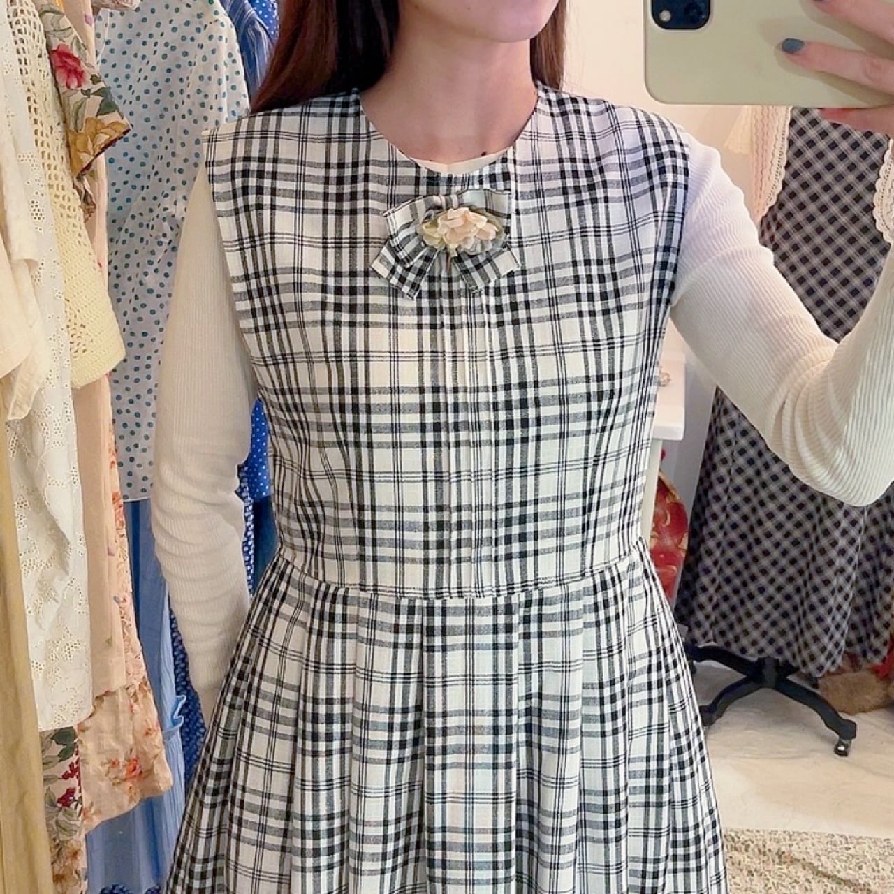 flower ribbon brooch check jumper skirt