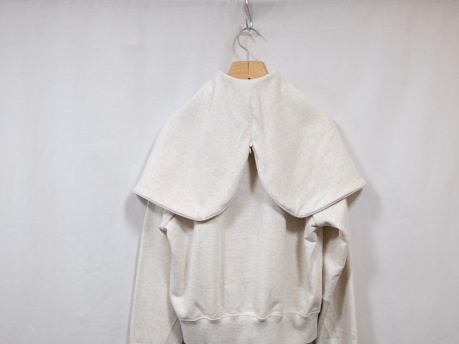 JUN MIKAMI “ フードスウェットPO” Oatmeal | Lapel online store