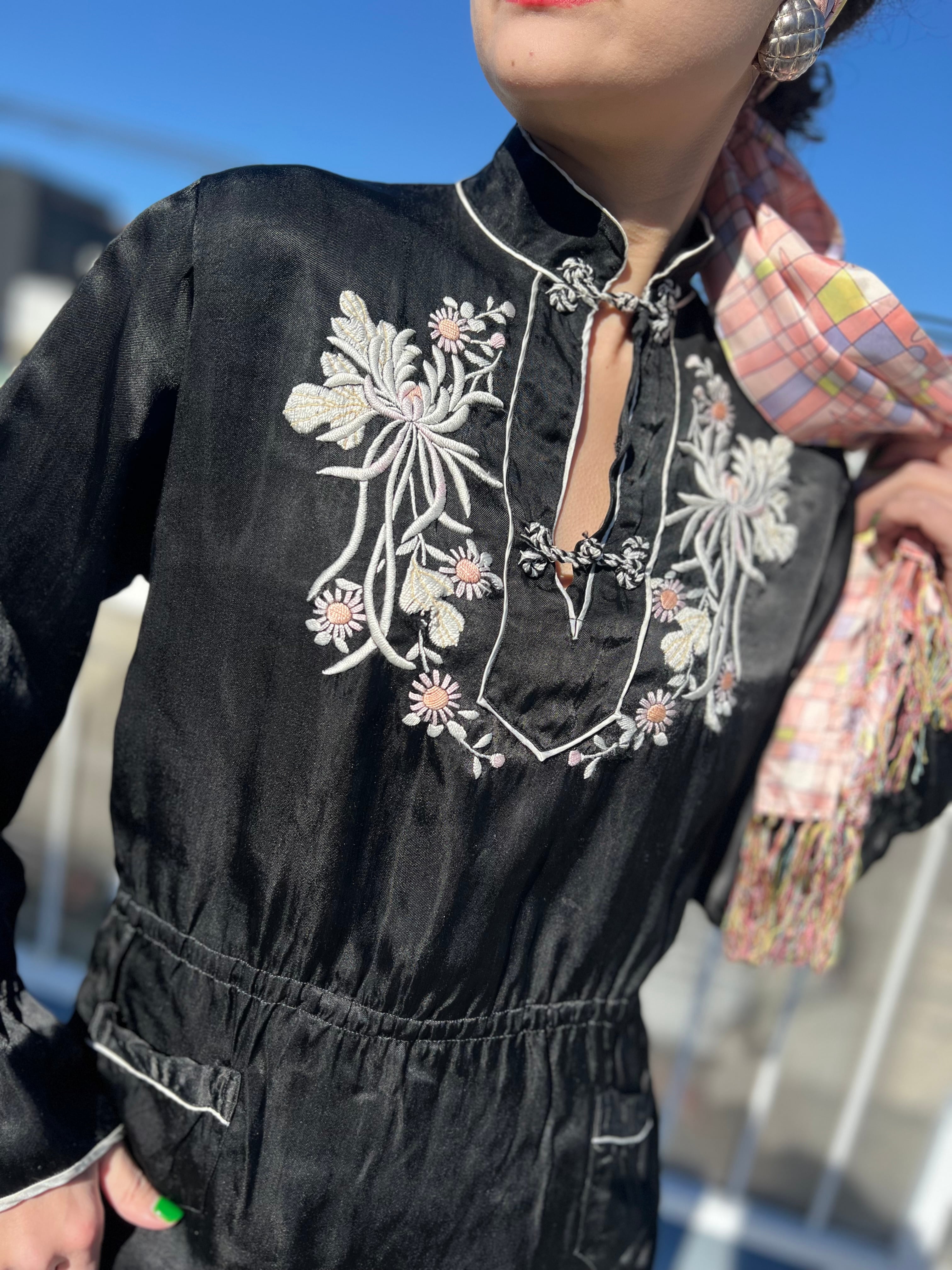 Vintage Chinese black floral embroidery blouse