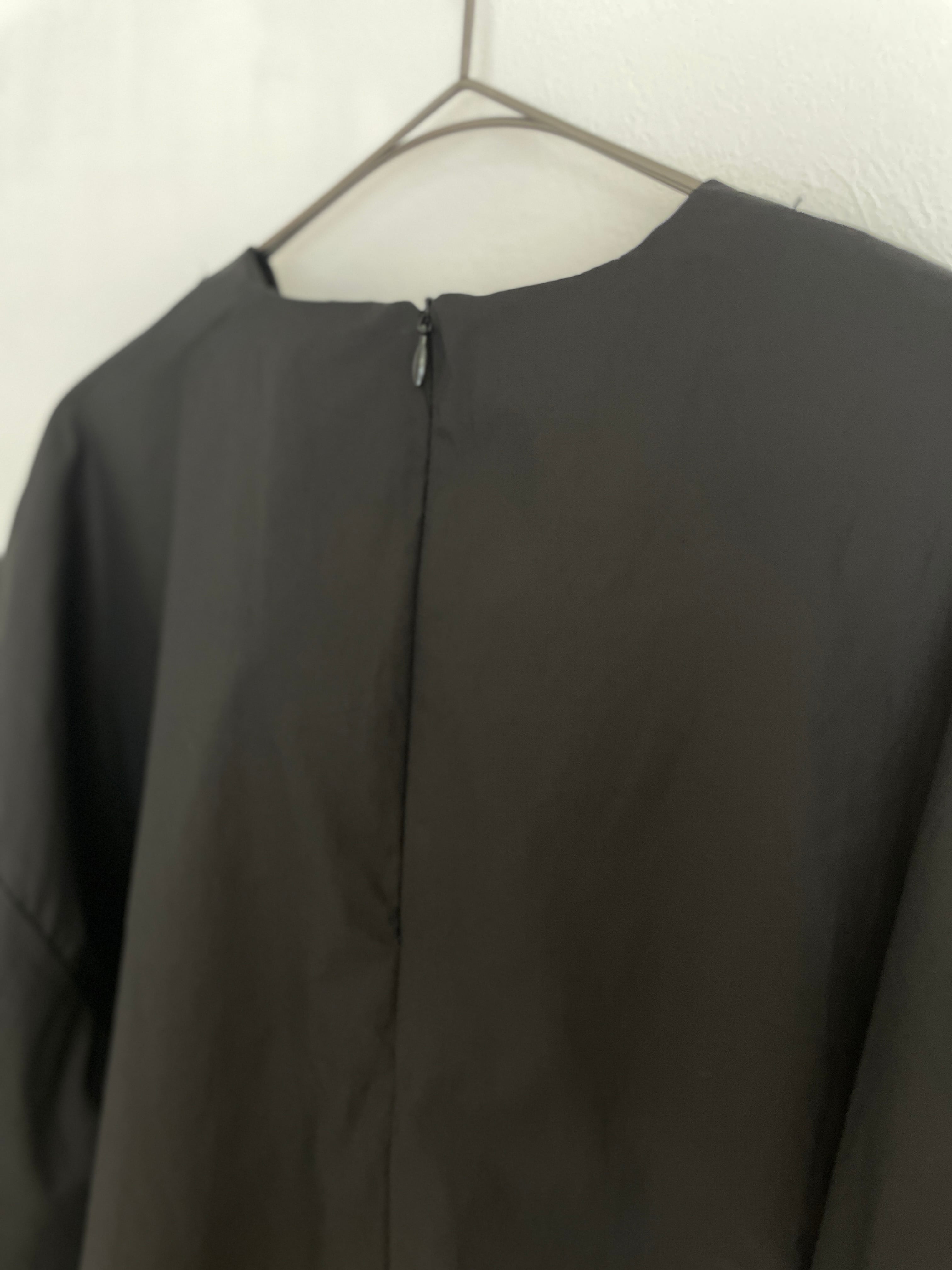 【SELECT】サテンシアーブロードパールモチーフHネックBL