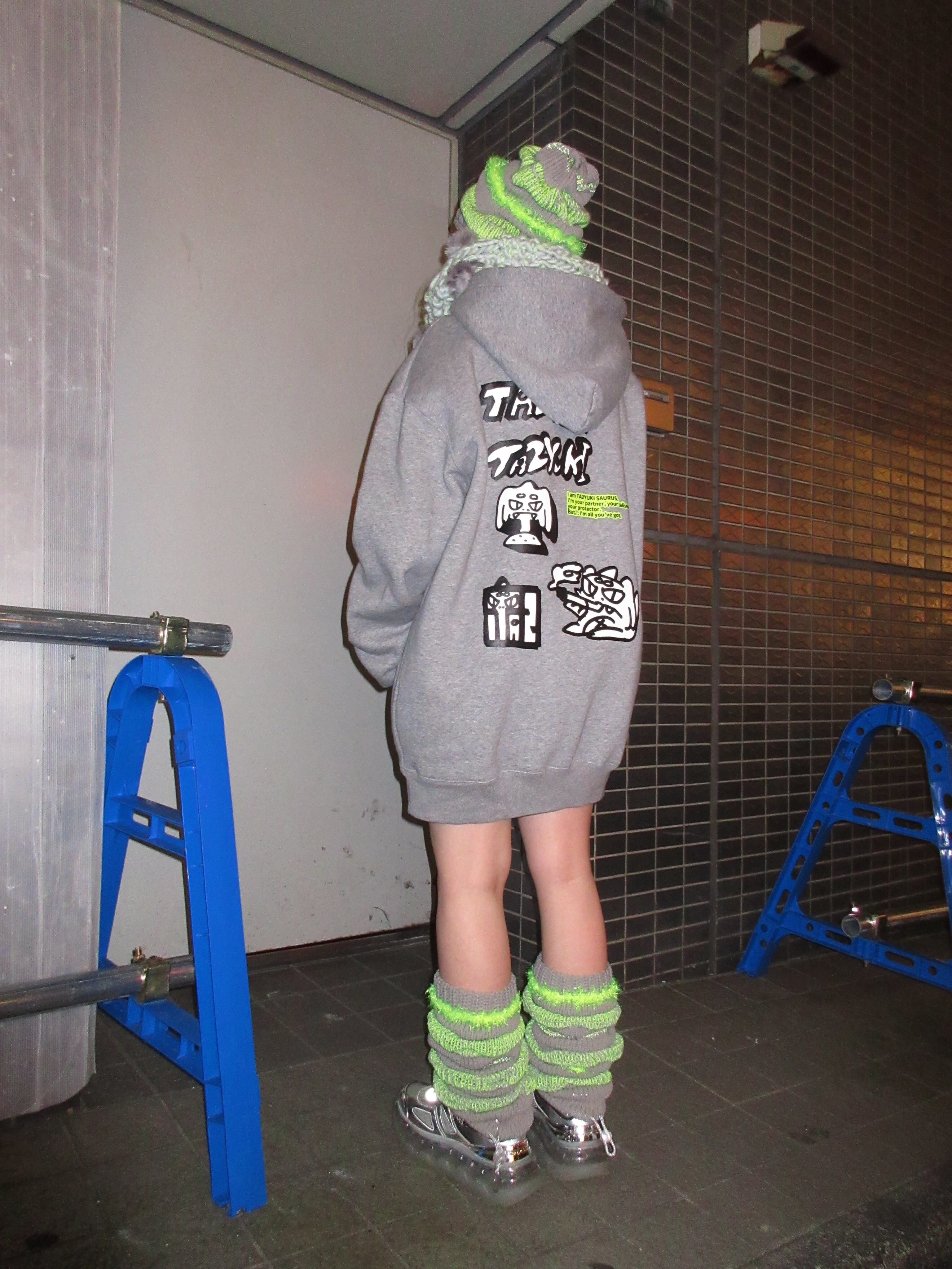 Neon Pintuck Leg Warmers (B×N) 【公式通販】