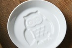 かげあそび 8.2cm白磁醤油皿 ふくろう[日本製/美濃焼/和食器]
