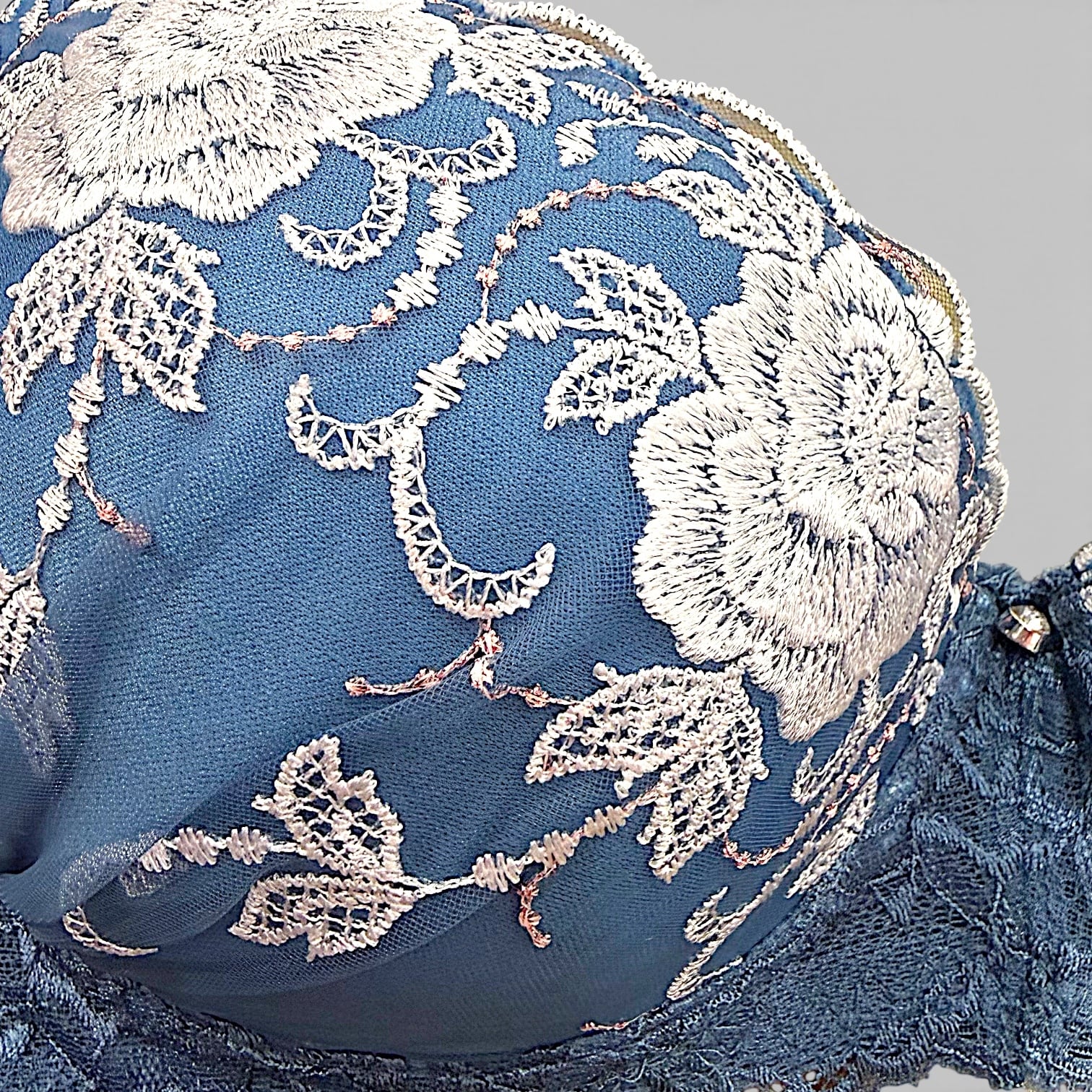 BCDcup【958200ブルー】脇高設計レース美胸ブラセット