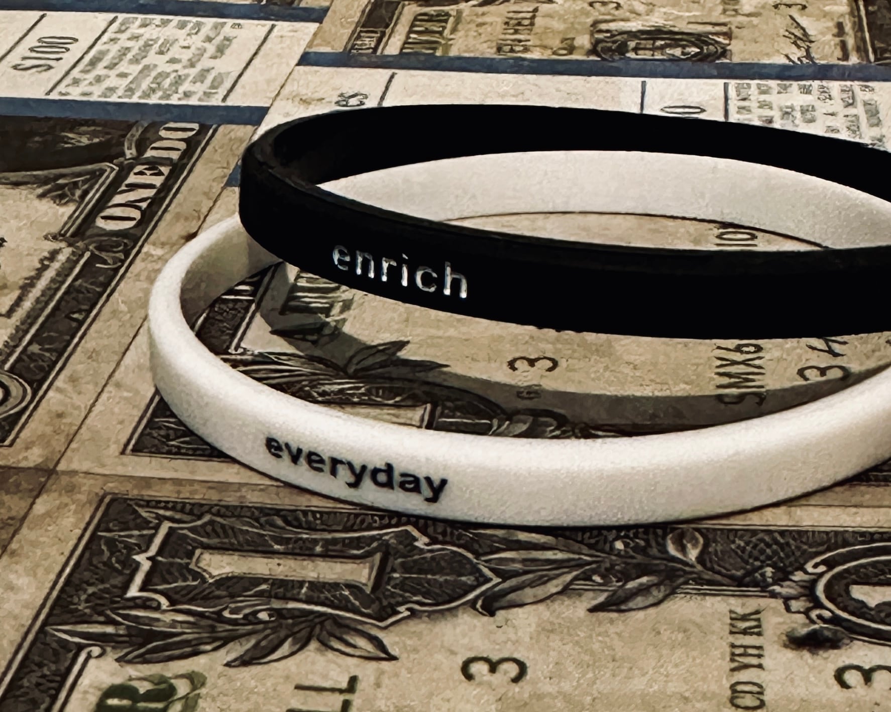 everyday Signature Band（BLACK ＆ WHITE SET）／シリコンバンド