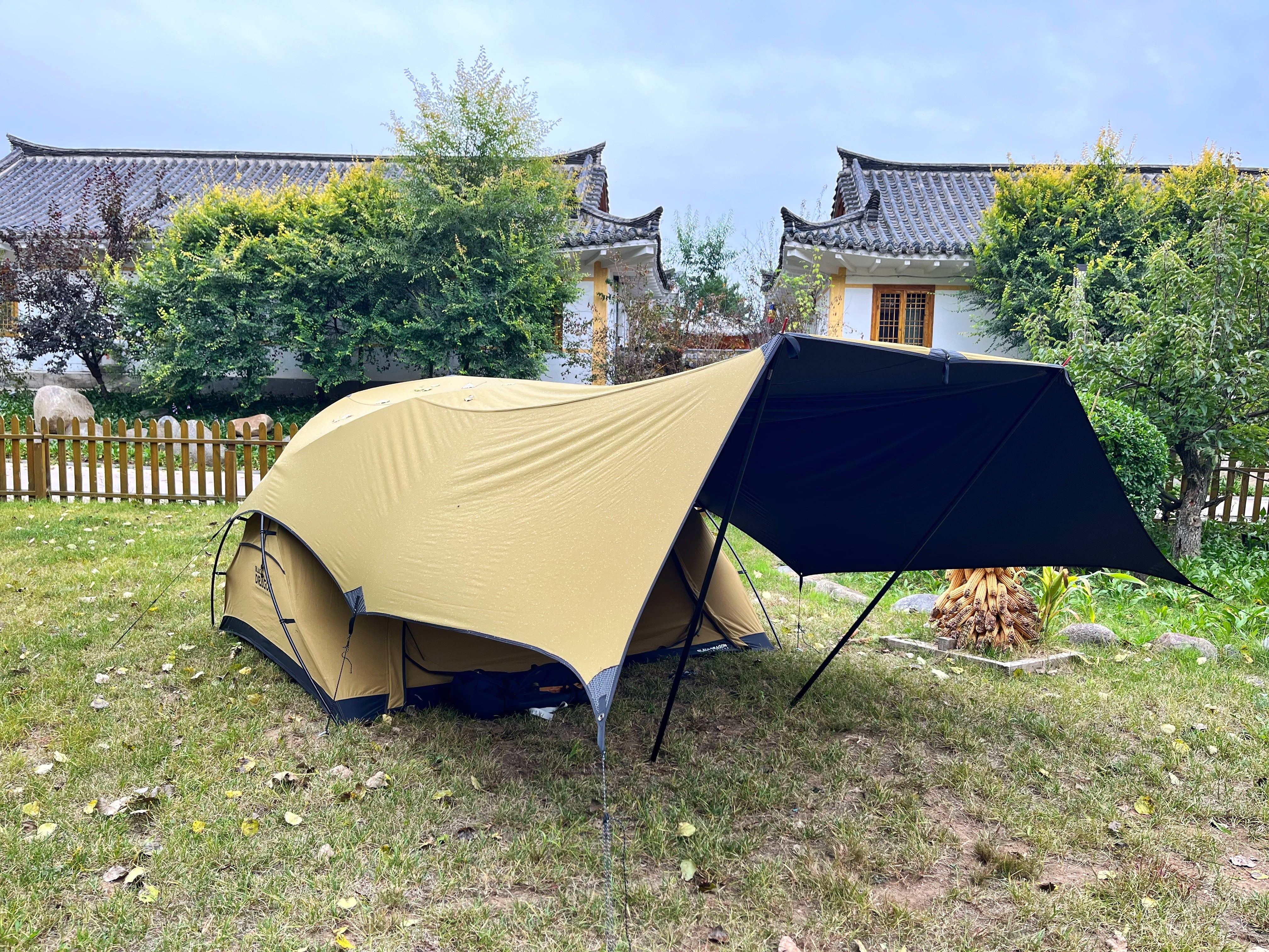 ブラックナイロンキャンプテント Ogawa × Canadian Eastのタッグで、あのブラックピルツを復刻