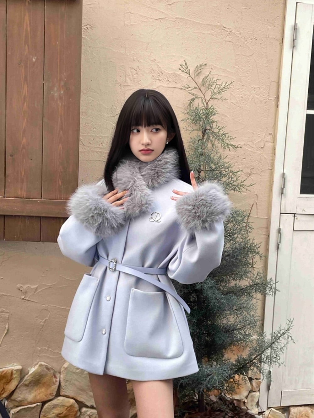 ライトブルーベルテッドファーワンピースアウターミドルコート | 韓国