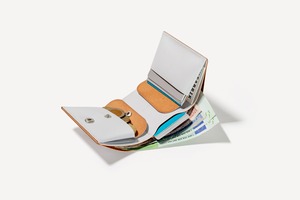 しっかり入ってコンパクトな財布　TRI-FOLD WALLET / LEMON