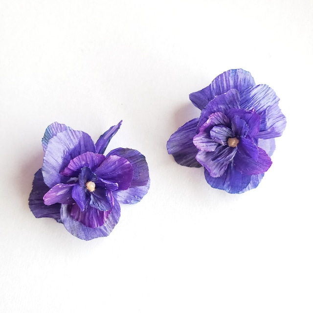 【耳元で揺れるアート】蜜蝋紙の紫陽花イヤリング