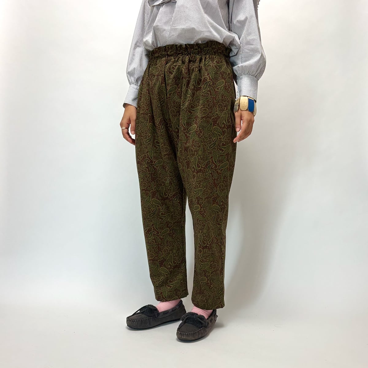 テーパードパンツ　オリーブペイズリー