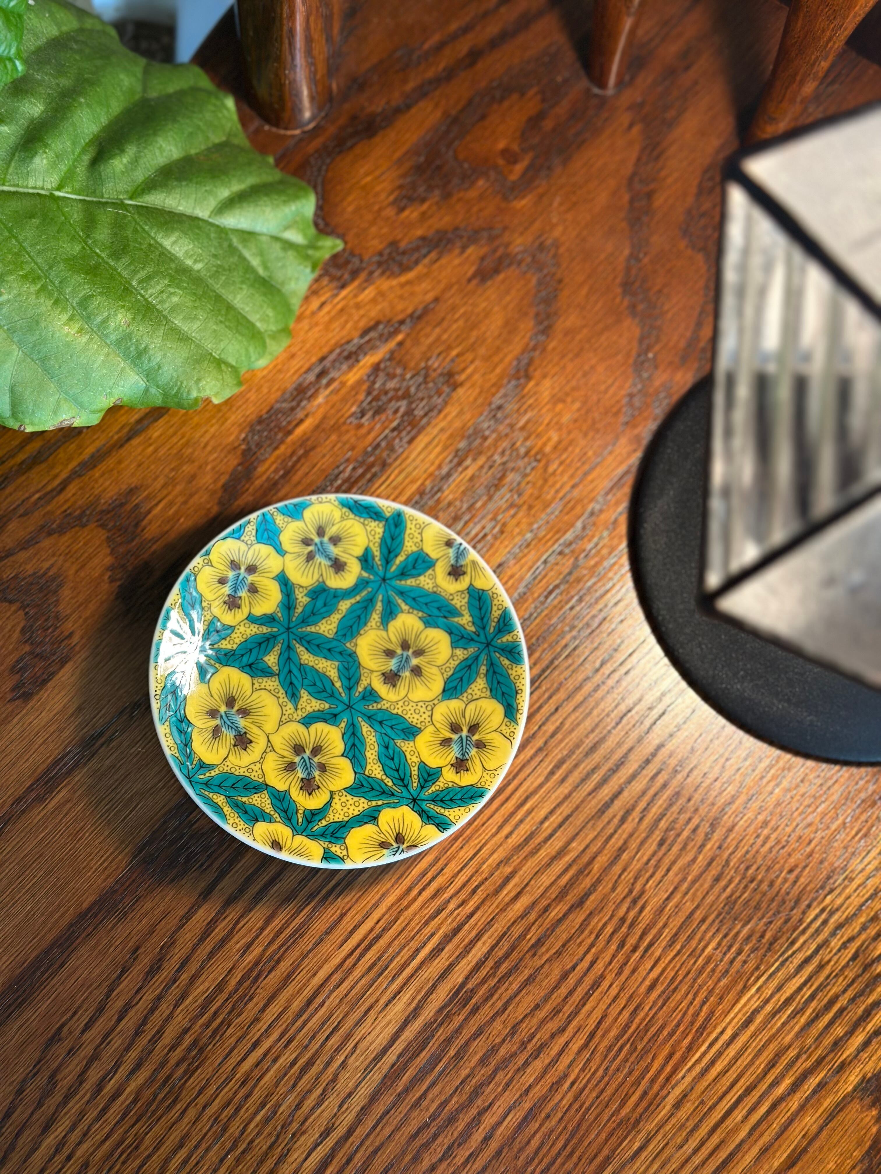 九谷焼 タチアオイの豆皿 | 陶器屋カフェつむぎ produced by 松屋陶器