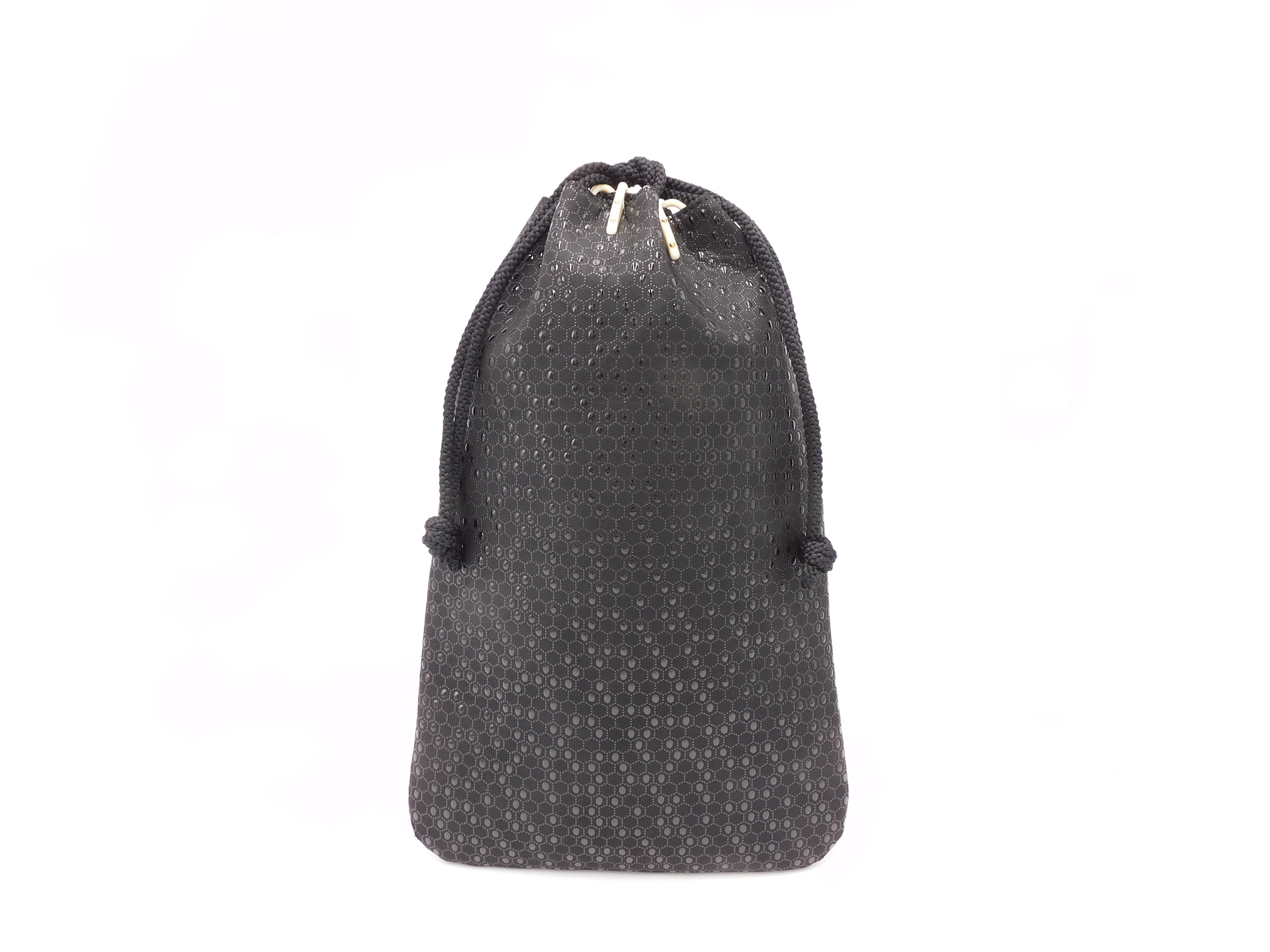 合切袋（小）黒/黒 トンボ柄 | 浅草前川印傳｜公式オンラインショップ