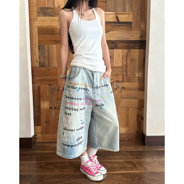 lettering-embroidered cropped denim　レタリング刺繍クロップドデニム　J1999