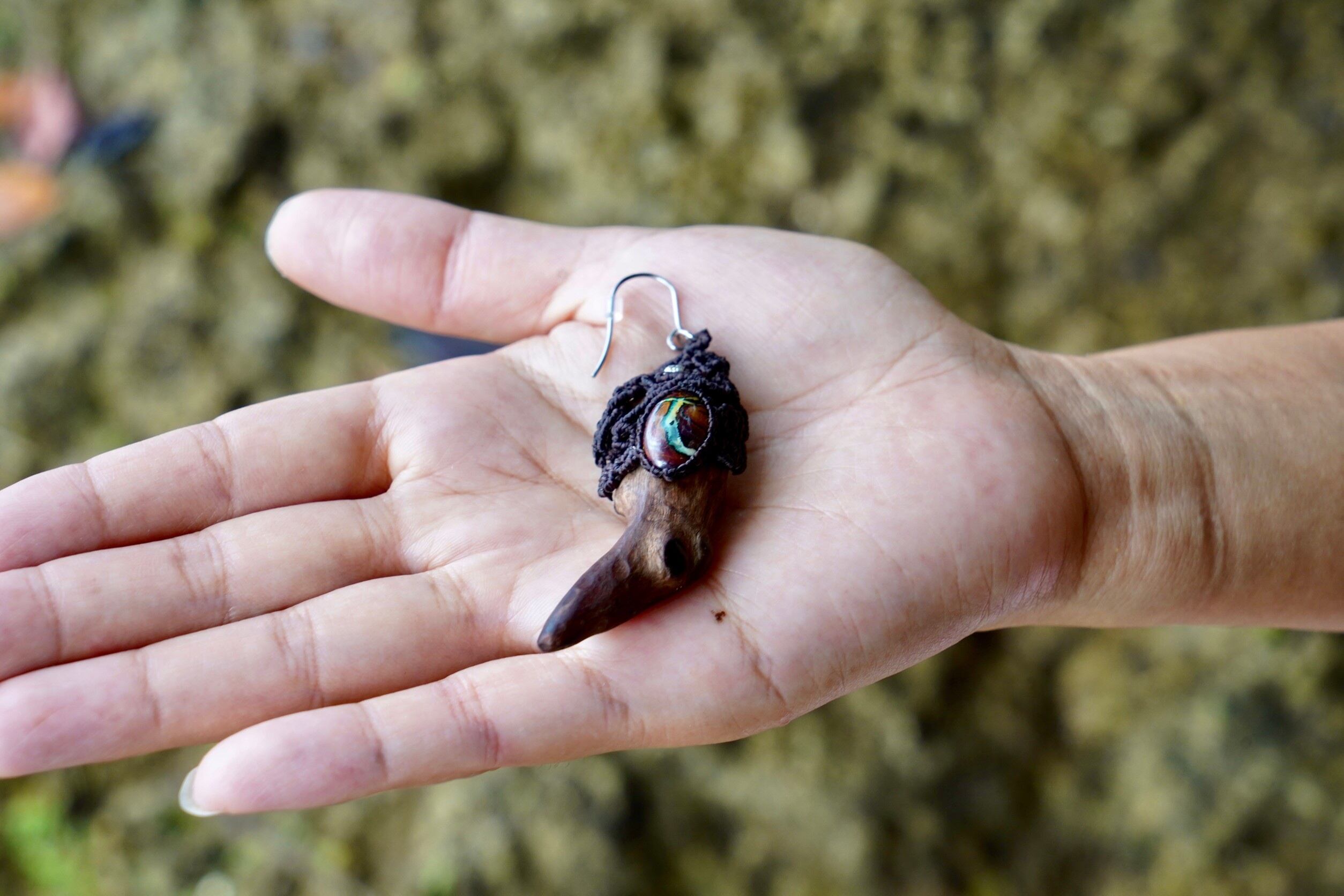 ボルダーオパール流木ピアス(片耳用)／Boulder opal driftwood