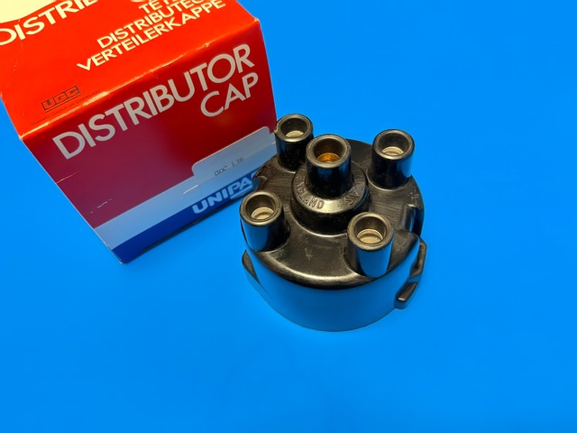 ディストリビューターキャップ　59D4・45D4用　純正UNI=PART (LUCAS made) NOS　　パーツNo : GDC136-NOS