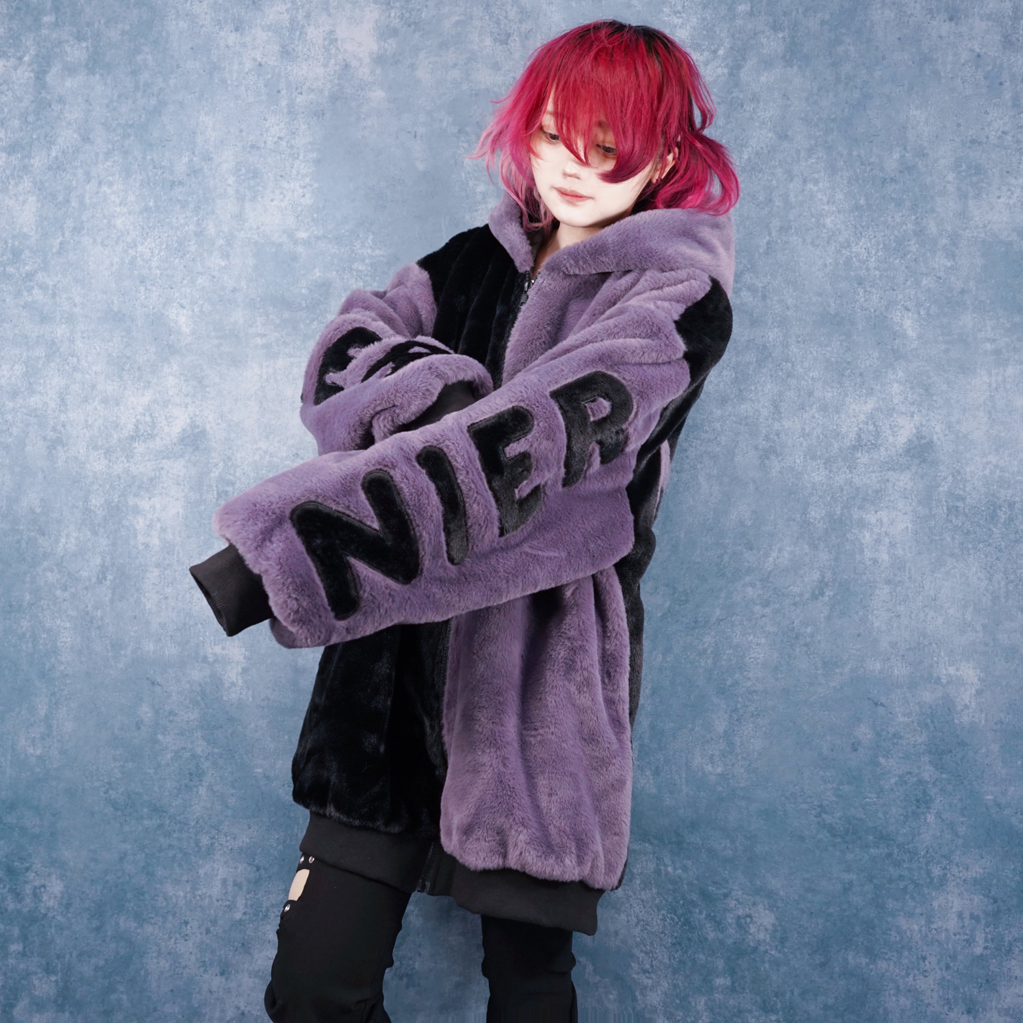 NieR 超ふわもこBACK LOGO TWO-TONE ZIP OUTER 超ふわもこ】TWO-TONE ZIP OUTER -BLACK×PURPLE- | NIER CLOTHING