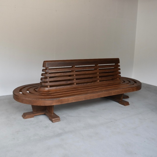 OVAL WAITING BENCH