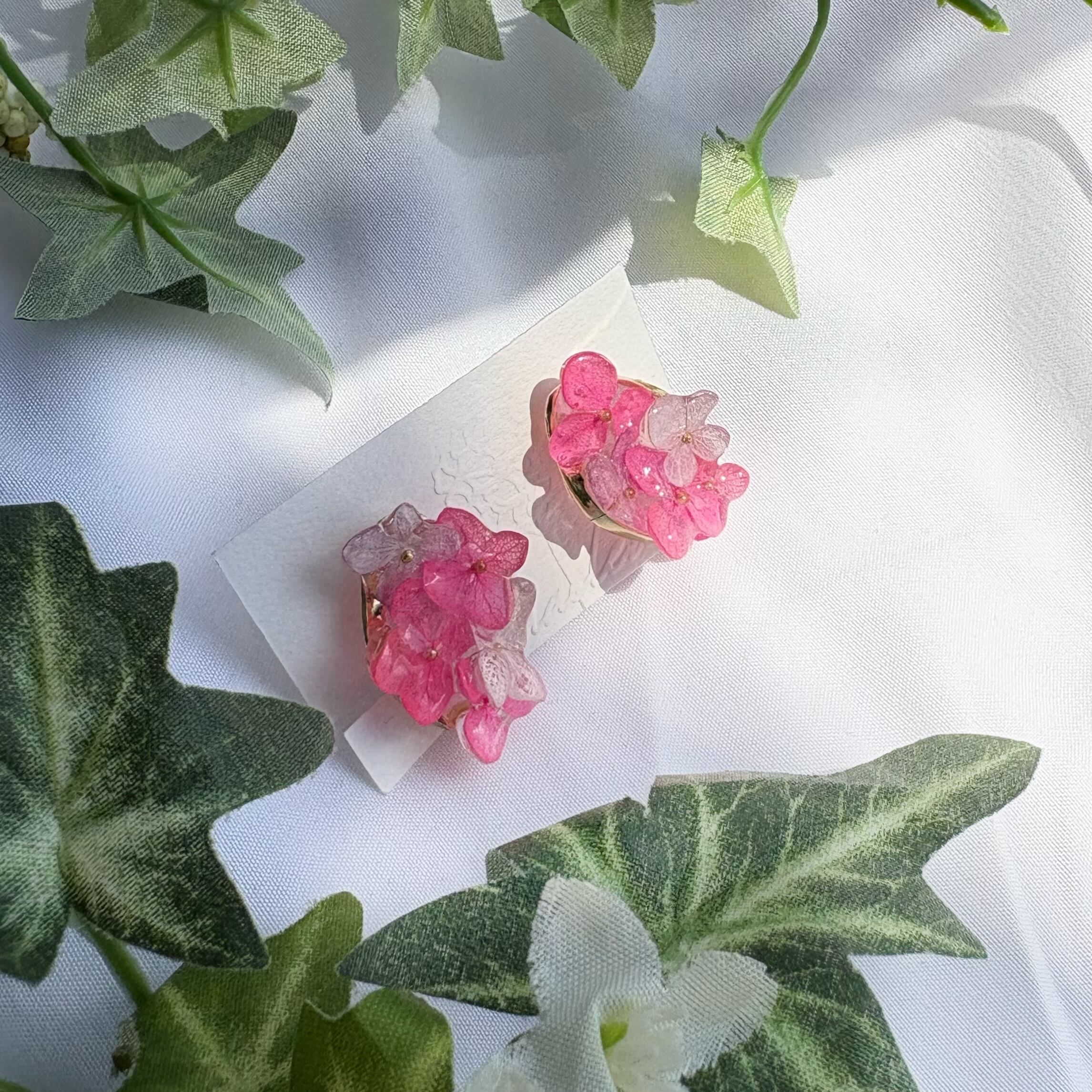 小さな紫陽花まみれ イヤリング