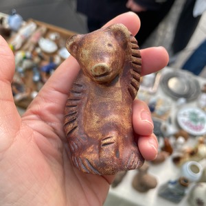 くまとチューリップ
