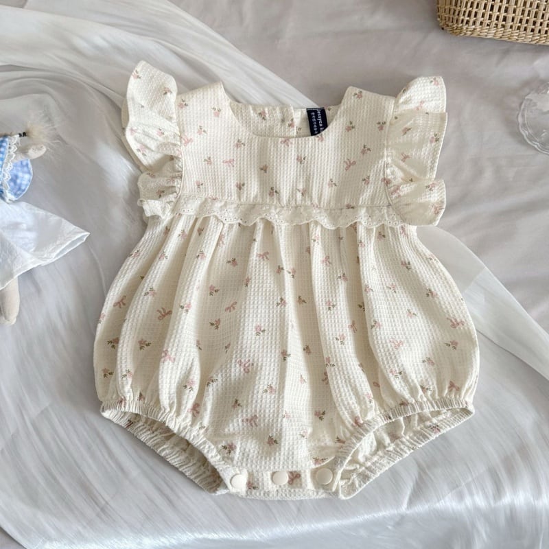 【BABY】小花柄フリルロンパース