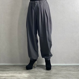 generous tuck relax pants【ADAM PATEK】
