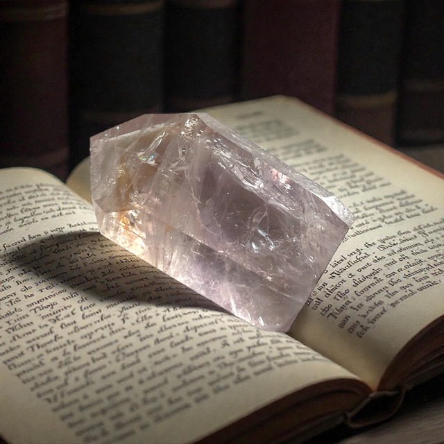 【魂の記憶を照らし、使命を目覚めさせる黄金の光】発光ゴールデンファントムアメシスト　ポリッシュポイント G6_1