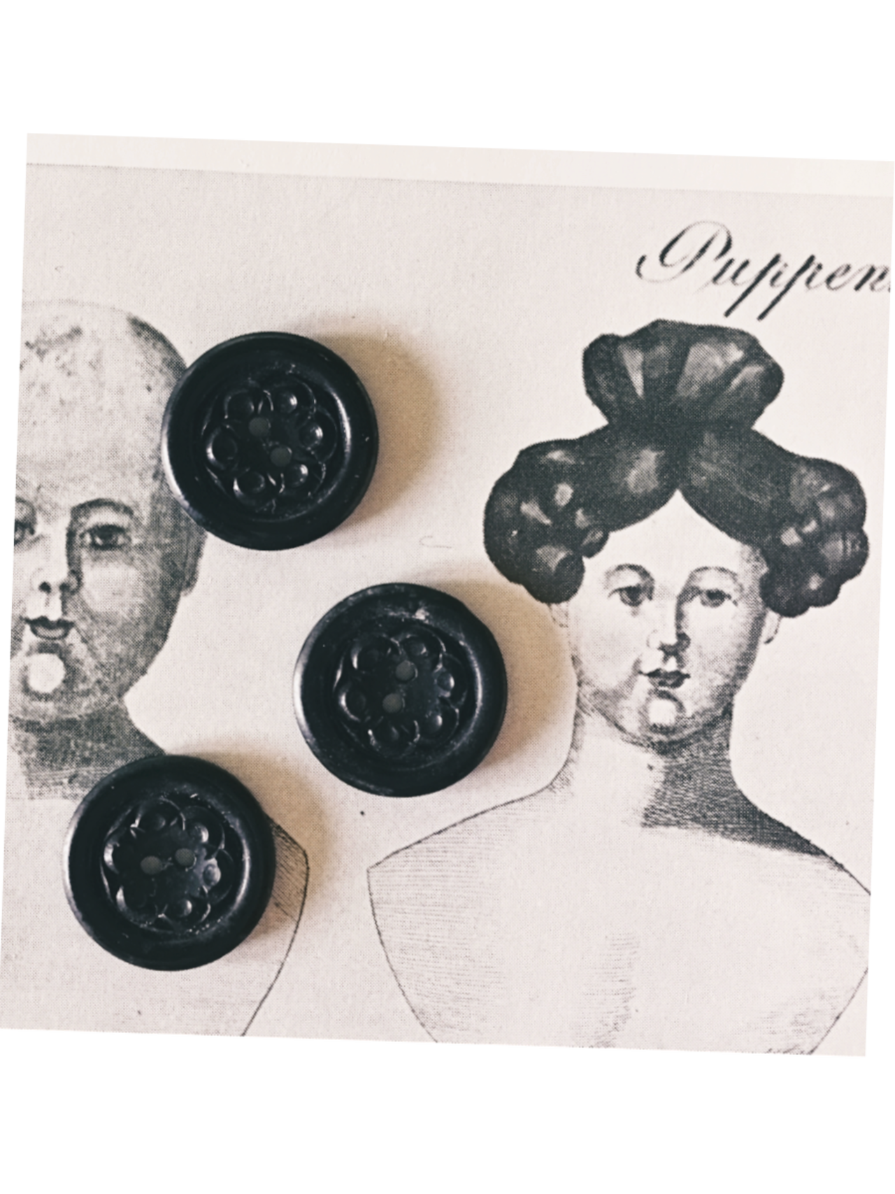 フランス 1900s 幾何学の黒花とgalalithe製ボタンセットd アンティーク