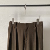 【受注予約：11月上旬入荷予定】アーバンツイルハイウエストタックPT/カーキブラウン