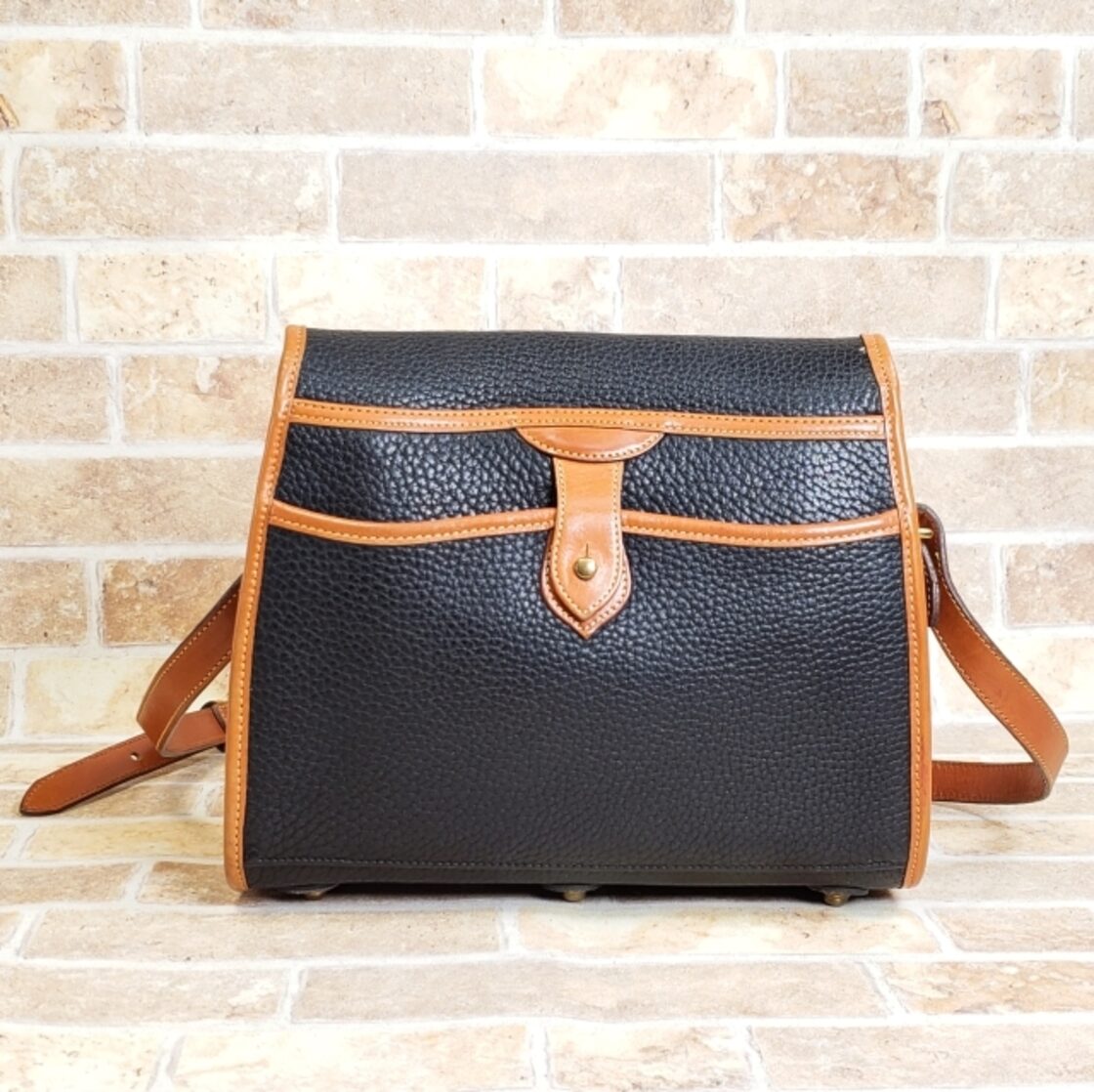 未使用】Dooney & Bourke レザー 肩掛けBAG 上品 軽量 ドゥーニー 