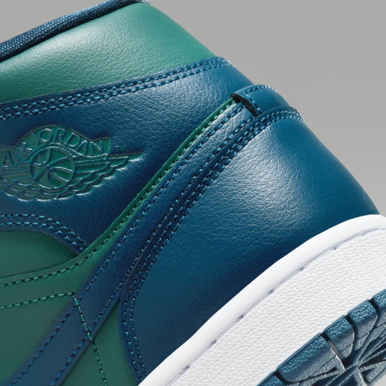NIKE Wmns Air Jordan 1 Mid Sky J Teal/Sky J French Blue/White 