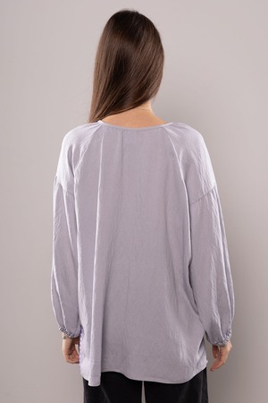 ウクライナ刺繍ヴィシヴァンカ クロスステッチ　手刺繍　ブラウス　麻　レディース・フリーサイズ