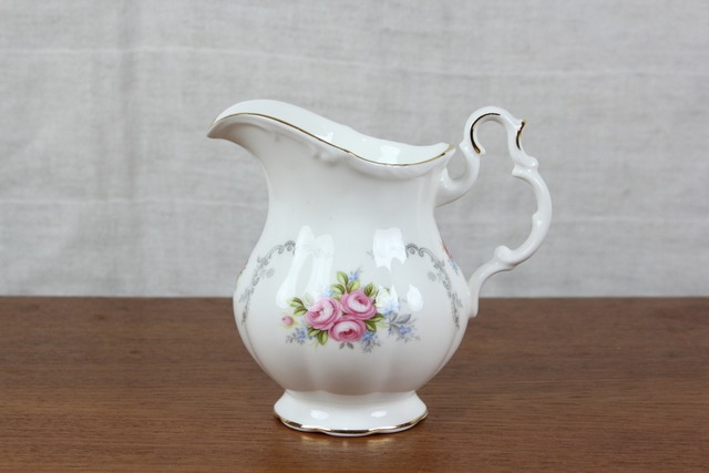 ロイヤルアルバート　ミルクジャグ　トランキュリティ　クリーマー　ミルクジャグ　セカンド品　バラ　イギリス　ROYAL ALBERT　ヴィンテージ　TRANQUILLITY　た203